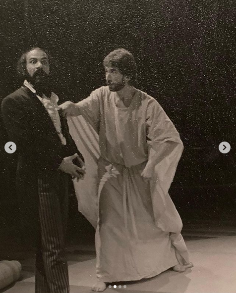 عکس قدیمی از بازی آتیلا پسیانی در تئاتر اژدها