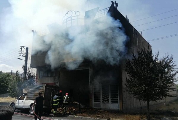 آتش سوزی شدید یک کارگاه تولیدی در شهر سردرود