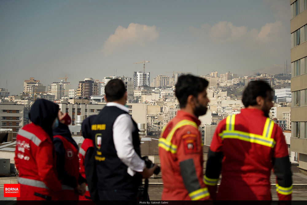 نجات ۶۰ نفر از آتش‌سوزی یک مجتمع مسکونی در تهران