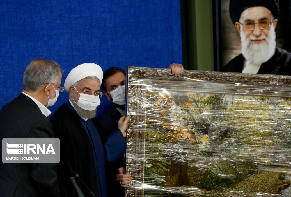 یک هدیه برای حسن روحانی در آخرین روزهای دولت +عکس