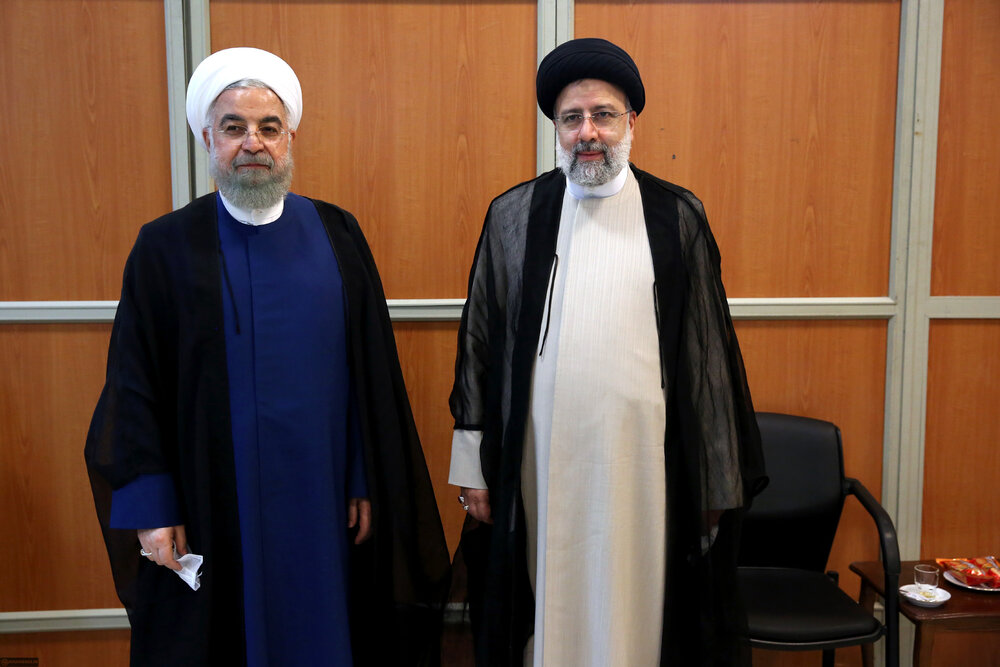 روحانی دفتر ریاست جمهوری را به رییسی تحویل داد