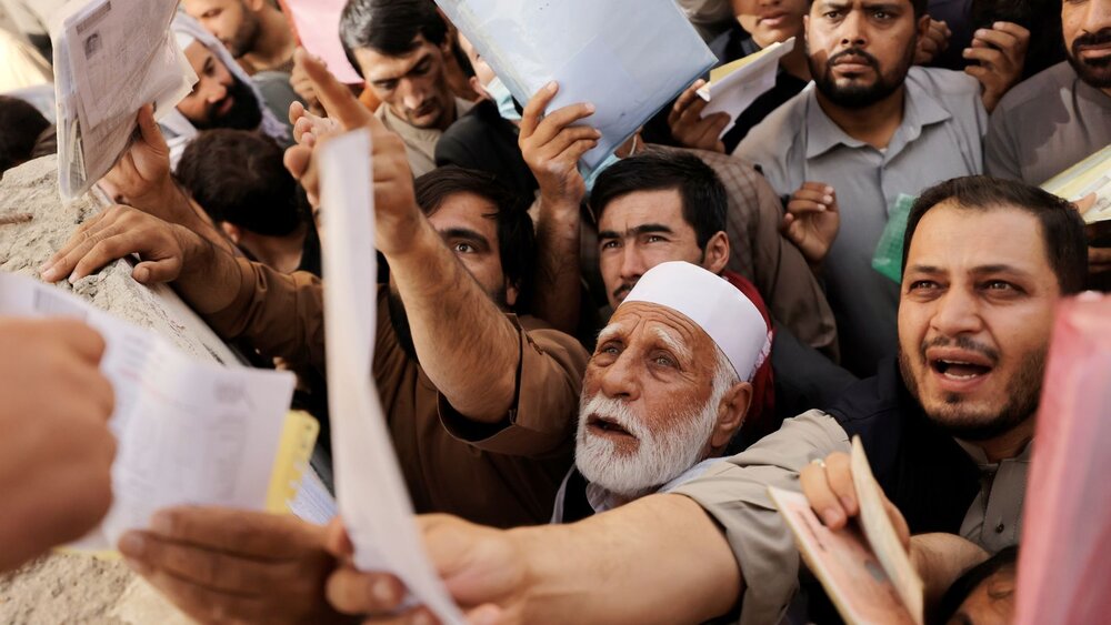 تنها ۵۰۰ هزار دلار در اقتصاد افغانستان در گردش است/ افغانستان در آستانه فروپاشی مالی