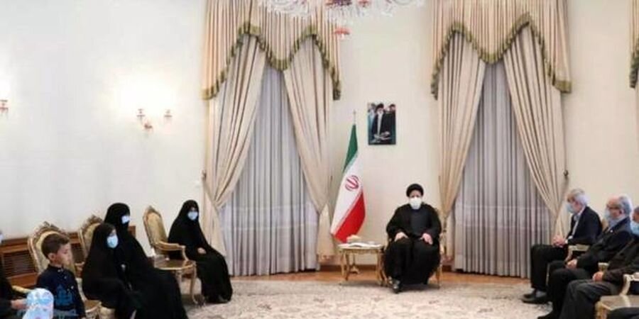 انتقاد آذری جهرمی به حذف تصویر امام خمینی از اتاق ملاقات رئیسی + عکس