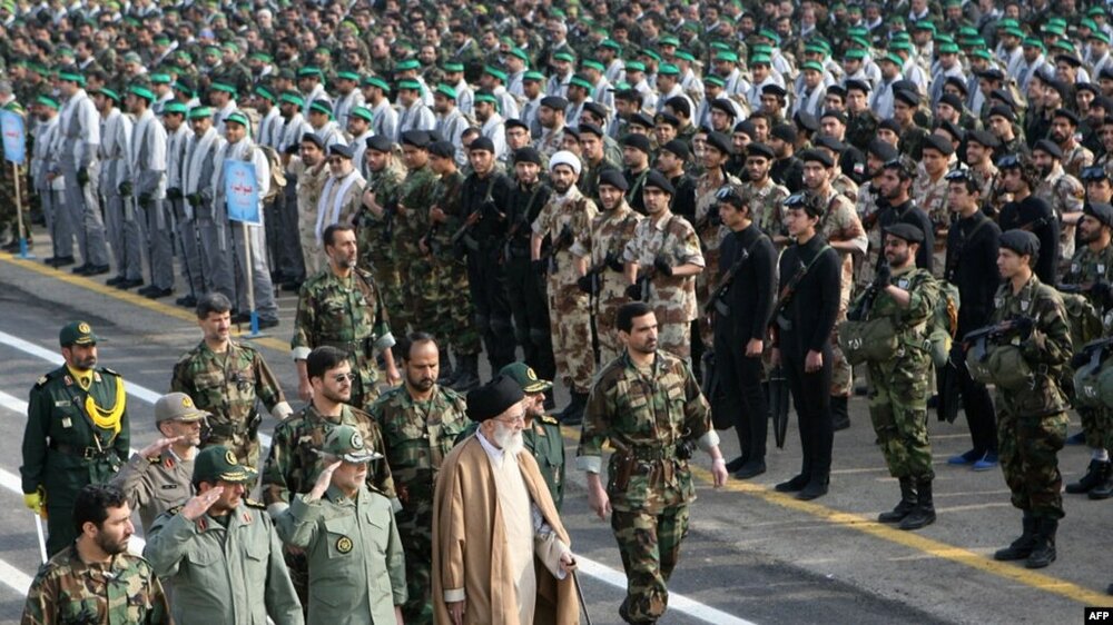 پیام «تشکر» رهبر انقلاب از «بسیجیان و پاسداران سپاه تهران» / من برای توفیقشان دعا کردم