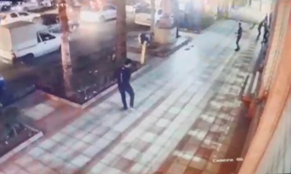 ببینید | لحظه شهادت ۲ نفر از نیروهای بسیج در آمل در حمله تروریستی