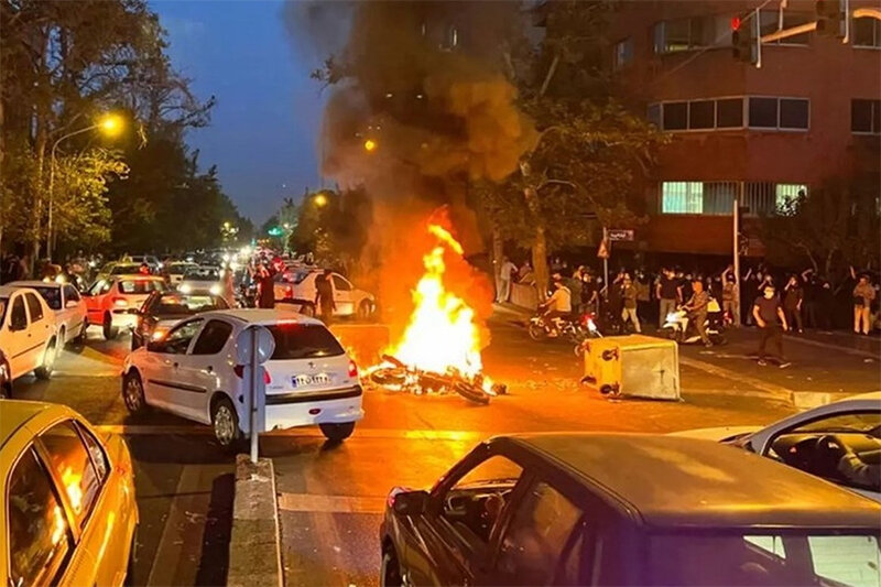 کیهان: افرادی که در خیابانها جنایت می‌کنند، مثل داعش می خواهند ایران را سوریه کنند/ بسیجی آتش نمی زند و به جنایتش افتخار نمی‌کند