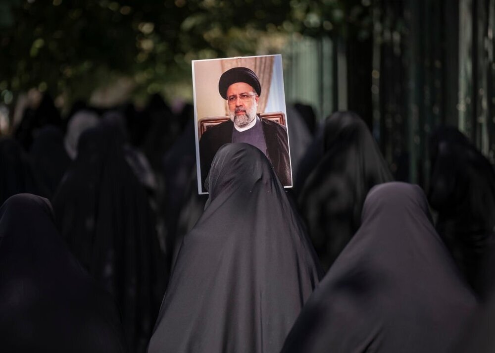 روزنامه اصولگرا: بی‌حجابی، به زودی، رخت برخواهد بست /  زن ایرانی نمی‌تواند با احکام حجاب بجنگد / فصل سربازگیری از زنان به پایان رسیده