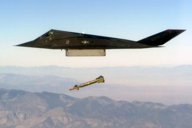 شکار جنگنده پنهانکار آمریکا با موشک قدیمی / عکس