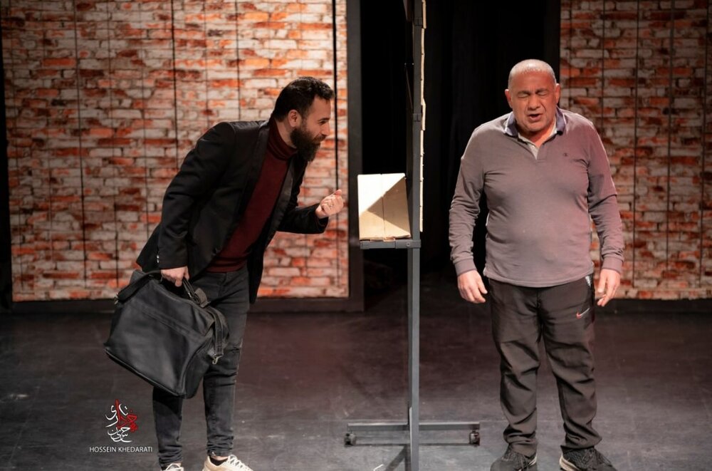 «فیش آباد» با حضور خسرو احمدی و سیروس همتی از فردا در تئاتر شهرزاد