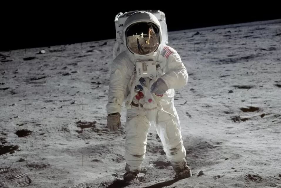 رونمایی از  لباس شگفت انگیز برای فرستادن انسان به ماه با یک قیمت باورنکردنی!