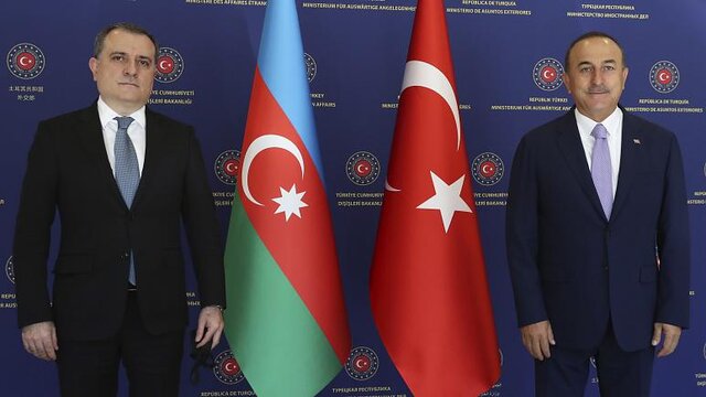 در مناقشه آذربایجان و ارمنستان کنار باکو ایستاده‌ایم