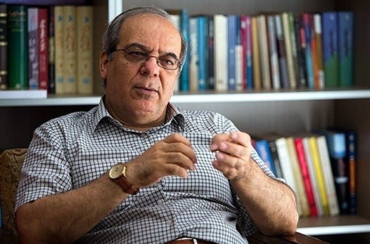 عباس عبدی: فعالان اصیل از صحنه سیاست کنار رفته اند؛ هوچی ها به میدان آمده اند