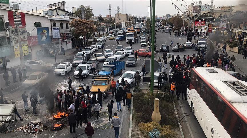 یک سال پس از اعتراضات آبان / برنده و بازنده بازی ناگهانی گرانی بنزین که بود؟ / از تغییر ترکیب مجلس تا ترور سردار سلیمانی