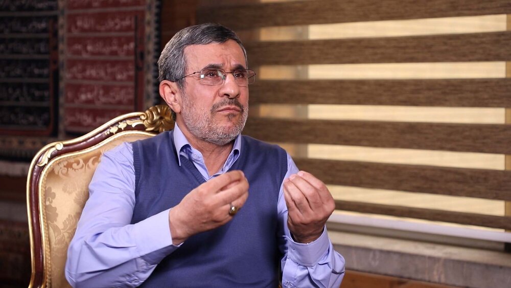 ادعای جدید احمدی نژاد: سایه جنگ را از ایران دور کردم /احساس وظیفه کنم کاندیدا می شوم/۱۰ وزیر من در سال ۸۴ به هاشمی رأی دادند/یک آدم معمولی هستم
