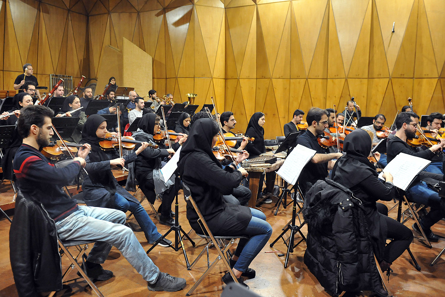 تمرین ارکستر ملی ایران به رهبری رازمیک اوحانیان