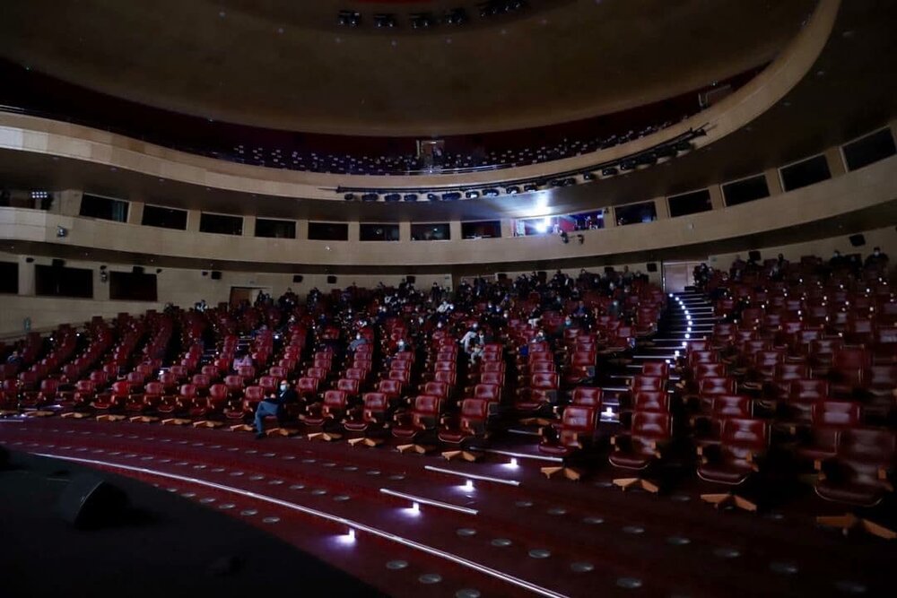 حال و هوای کرونایی برج میلاد/ جشنواره فیلم فجر آغاز شد