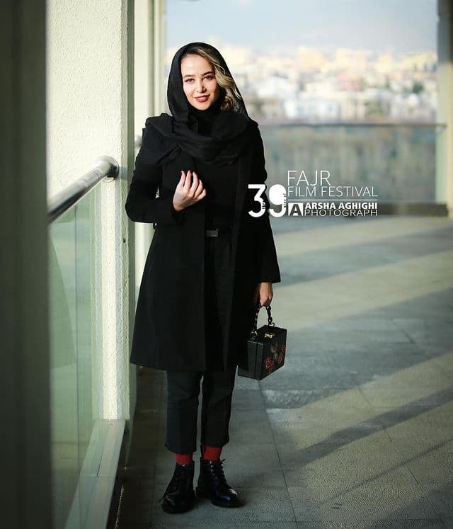 مدل پالتو الناز حبیبی در اولین روز جشنواره فجر 39,مدل پالتو,مدل پالتو بازیگران زن ایرانی,مدل پالتو در جشنواره فجر