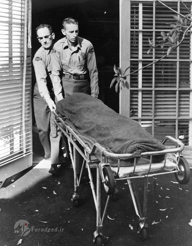 انتقال جسد مرلین مونرو از خانه او در لس آنجلس به پزشکی قانونی. آگوست 1962