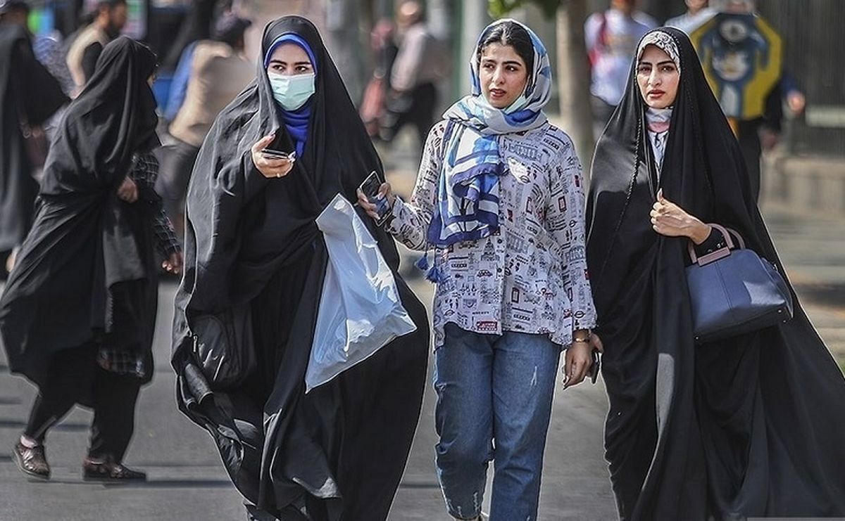 حجاب؛ موضوع عده ای که در مقابل مجلس تجمع و اعتراض کردند + عکس